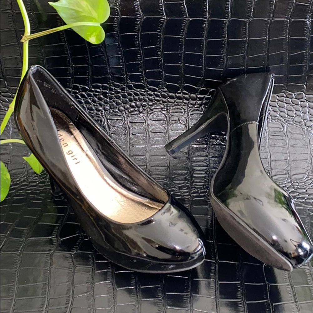 (SOLD)Madden Girl Black Pump
